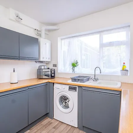 Spacious 5 Bedroom House - Sleeps 7 - 3-Car Driveway - Work - Leisure Wolverhampton Exterior photo