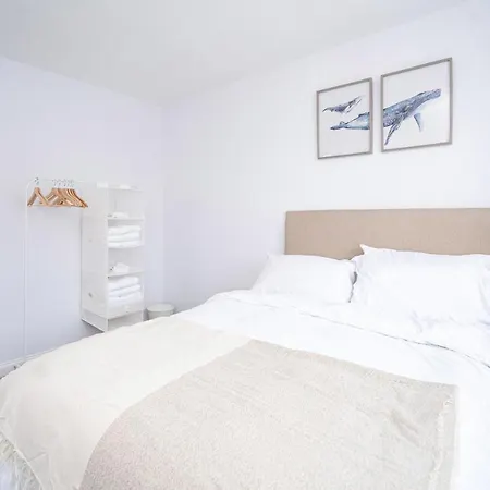 Spacious 5 Bedroom House - Sleeps 7 - 3-Car Driveway - Work - Leisure Wolverhampton Exterior photo