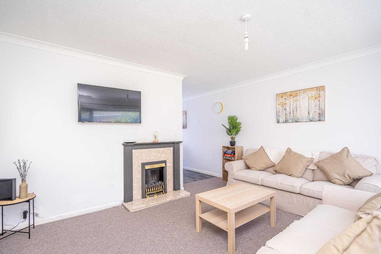 Casa vacanze Spacious 5 Bedroom House - Sleeps 7 - 3-car Driveway - Work - Leisure Wolverhampton
